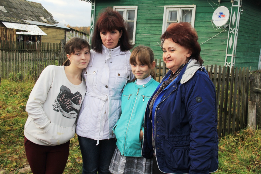 После пожара в доме семьи Виноградовых, который произошёл  в прошлом году, Ирина Крысина сразу приехала  поддержать и помочь нашим землякам.