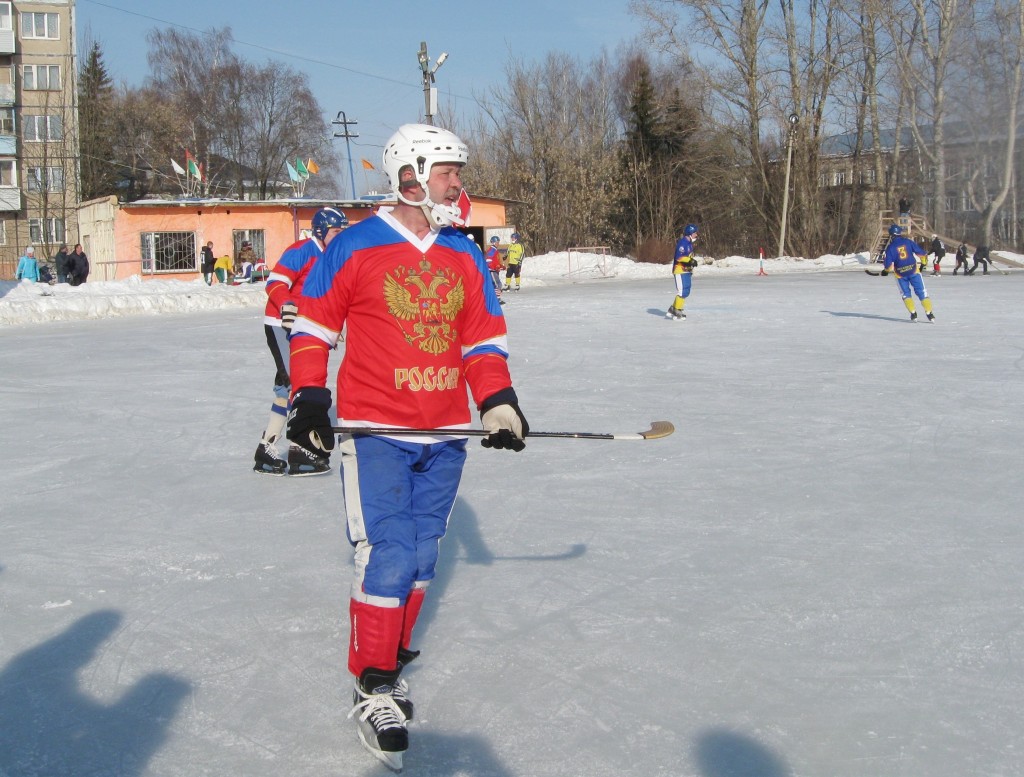 Анатолий Луньков -  лучший хоккеист Родников  на турнире. 