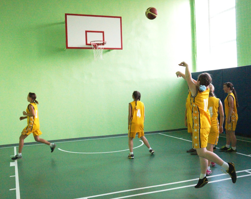 Баскетбол - второй по популярности вид спорта среди родниковской молодежи.