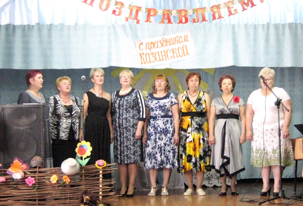 На сцене ситьковского Дома культуры вокальный ансамбль «Сударушка»