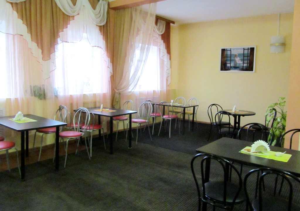Недавно открылся ещё один филиал кафе «Встреча» - на ул. Любимова в здании АТП. Здесь, как и везде, уютный современный интерьер и отменная кухня.
